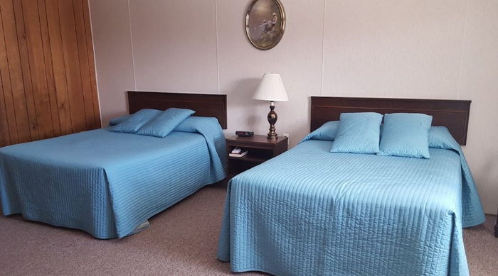 Hubbard Lake Motel - Web Listing (newer photo)